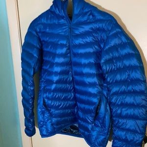 Uniqlo woman’s small down hooded jacket